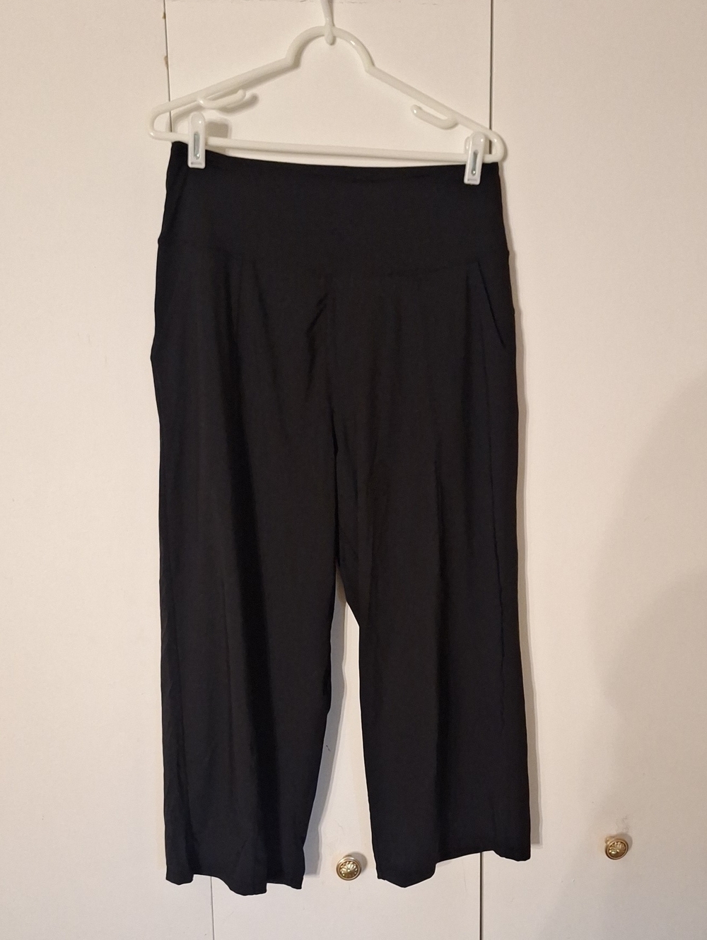 Black Wide-Leg Women’s Capri's